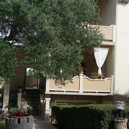 Apartmani Tatjana Rab Town Buitenkant foto