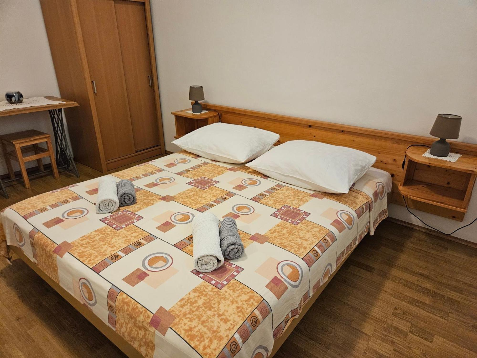 Apartmani Tatjana Rab Town Buitenkant foto
