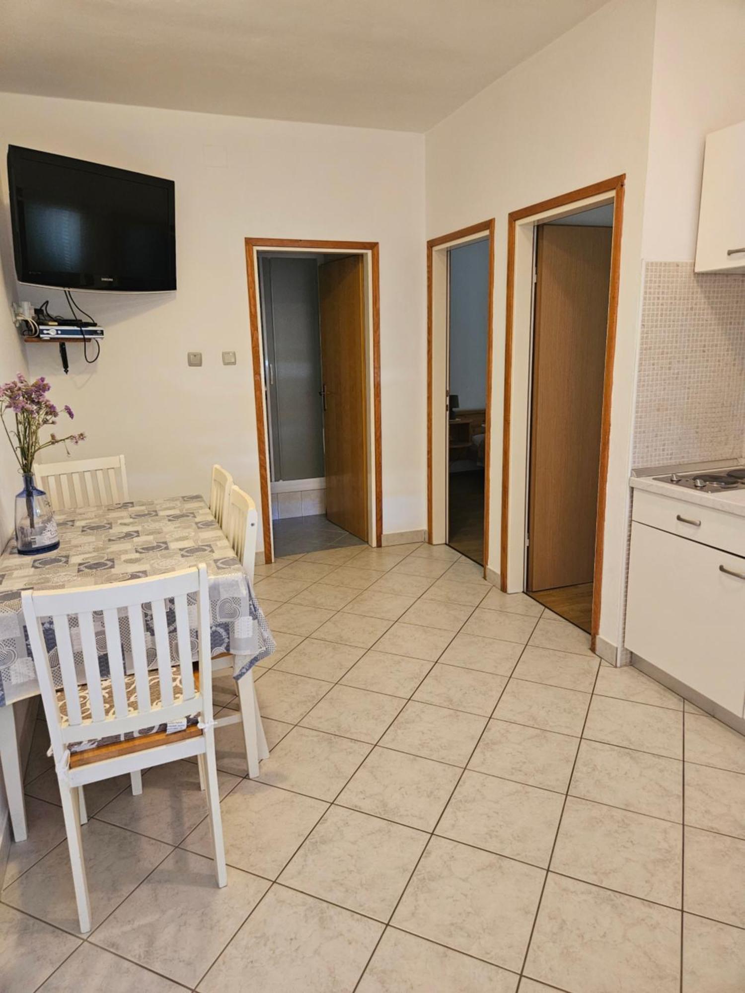 Apartmani Tatjana Rab Town Buitenkant foto