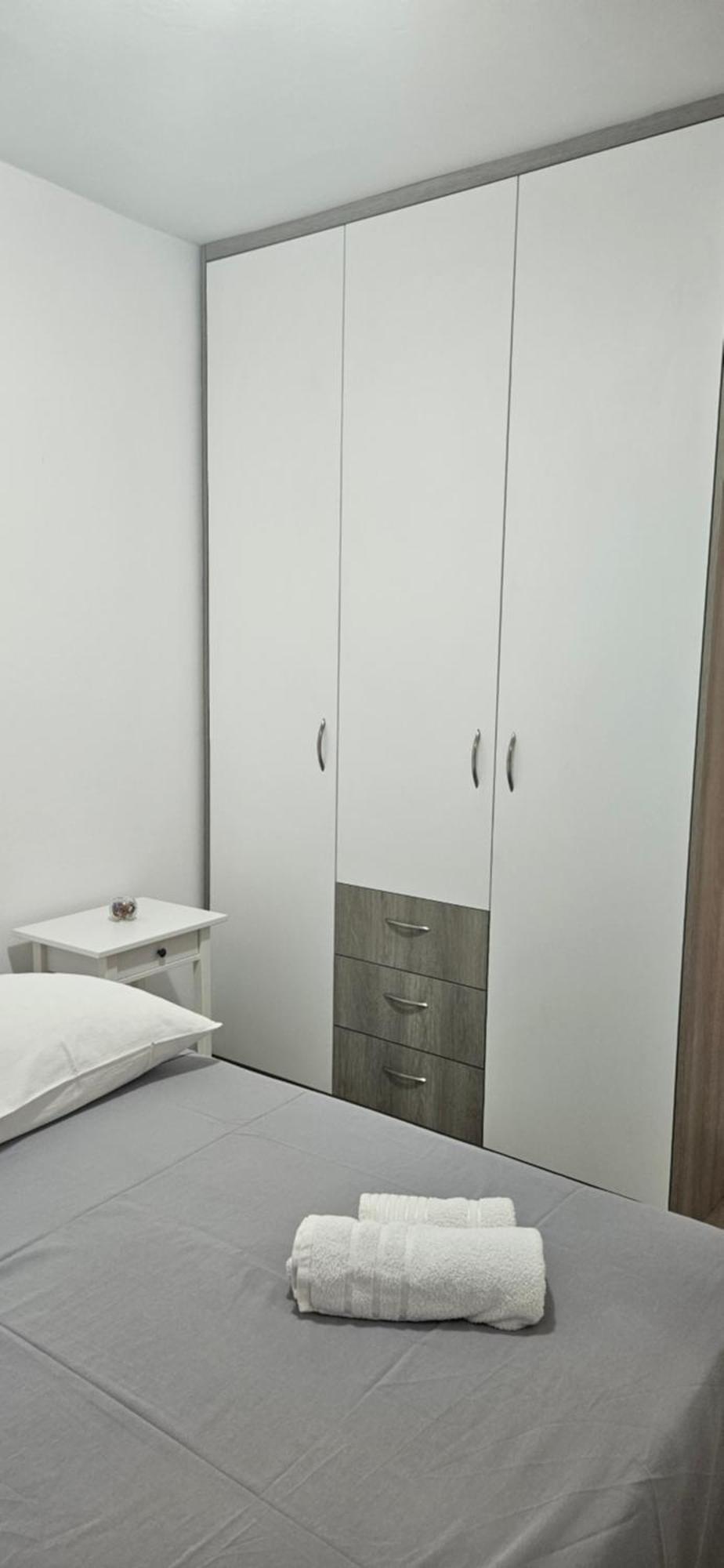 Apartmani Tatjana Rab Town Buitenkant foto