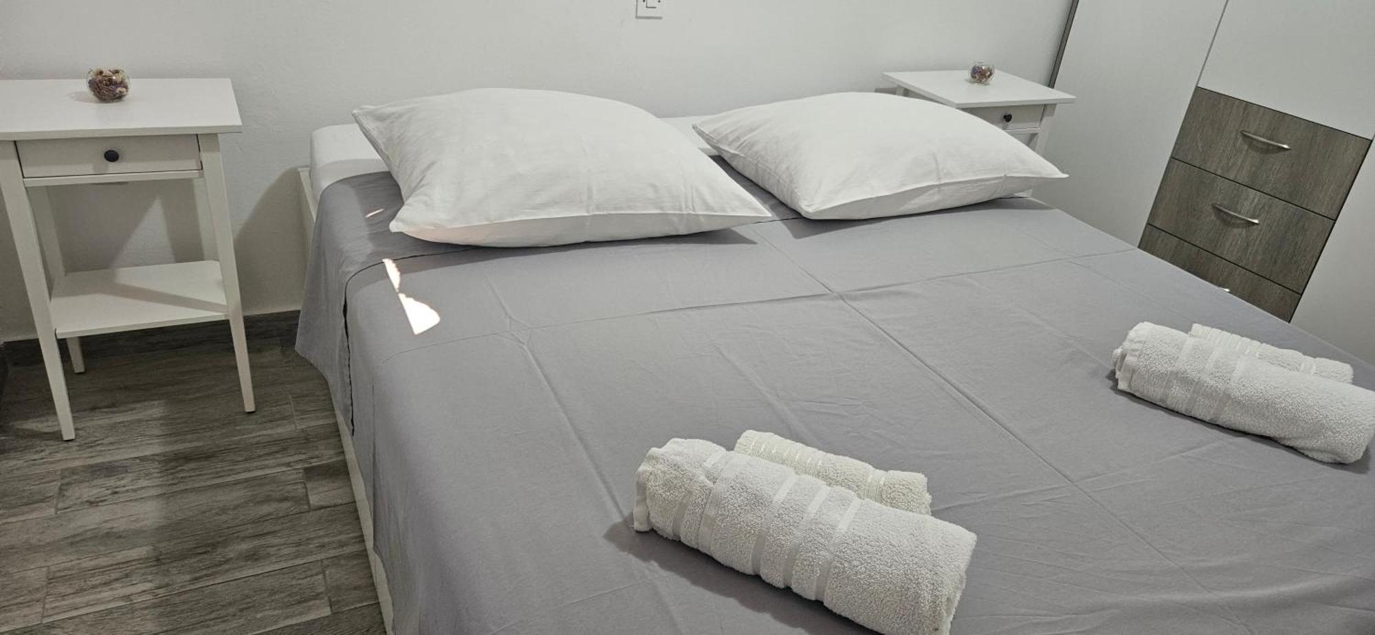 Apartmani Tatjana Rab Town Buitenkant foto