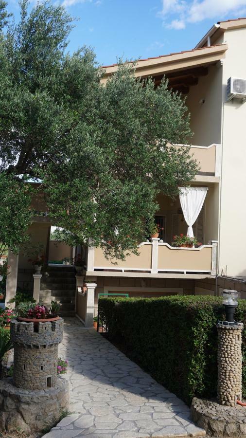 Apartmani Tatjana Rab Town Buitenkant foto