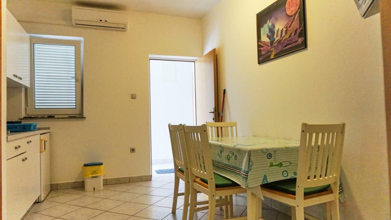 Apartmani Tatjana Rab Town Buitenkant foto
